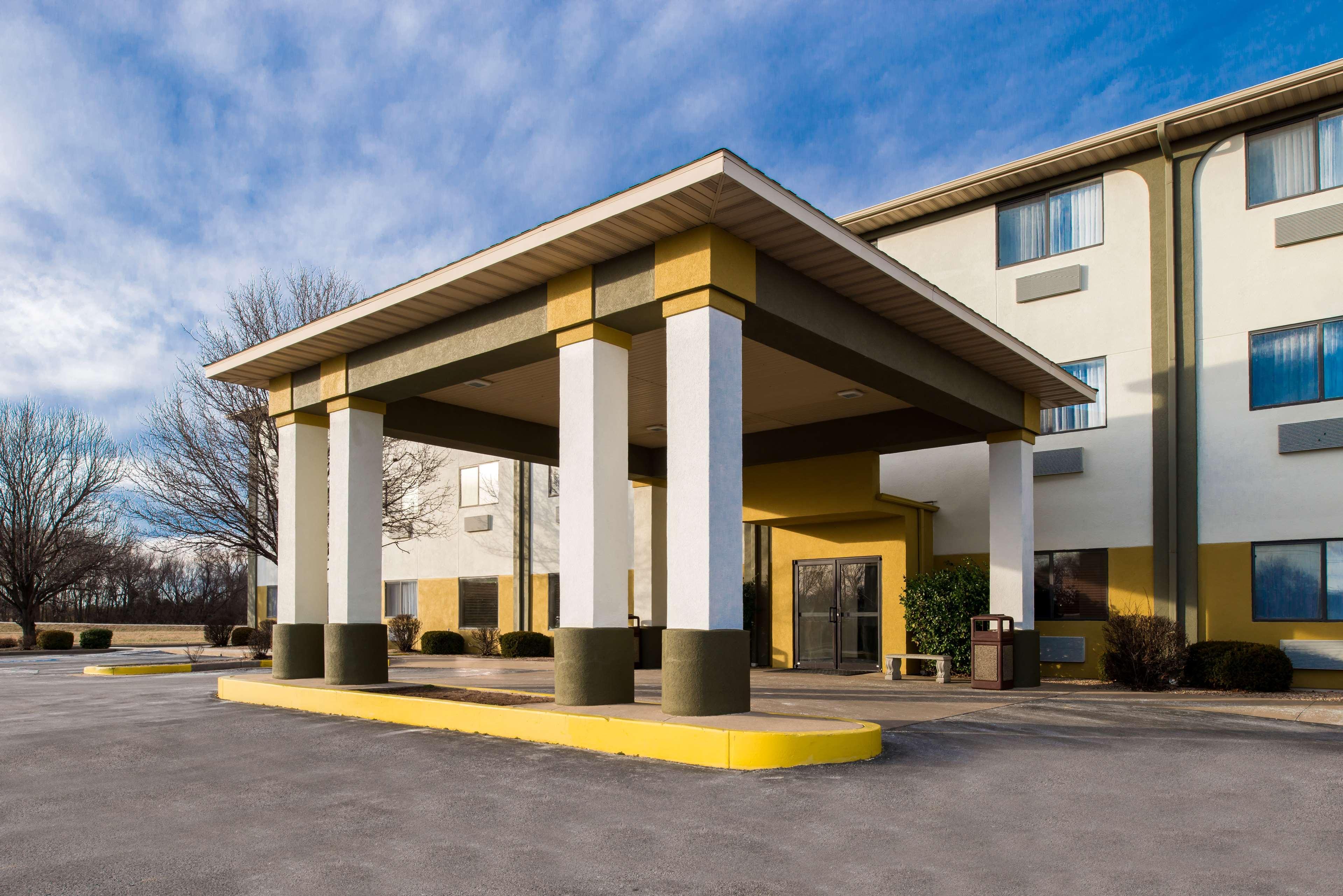 Best Western Big Spring Lodge Neosho Εξωτερικό φωτογραφία